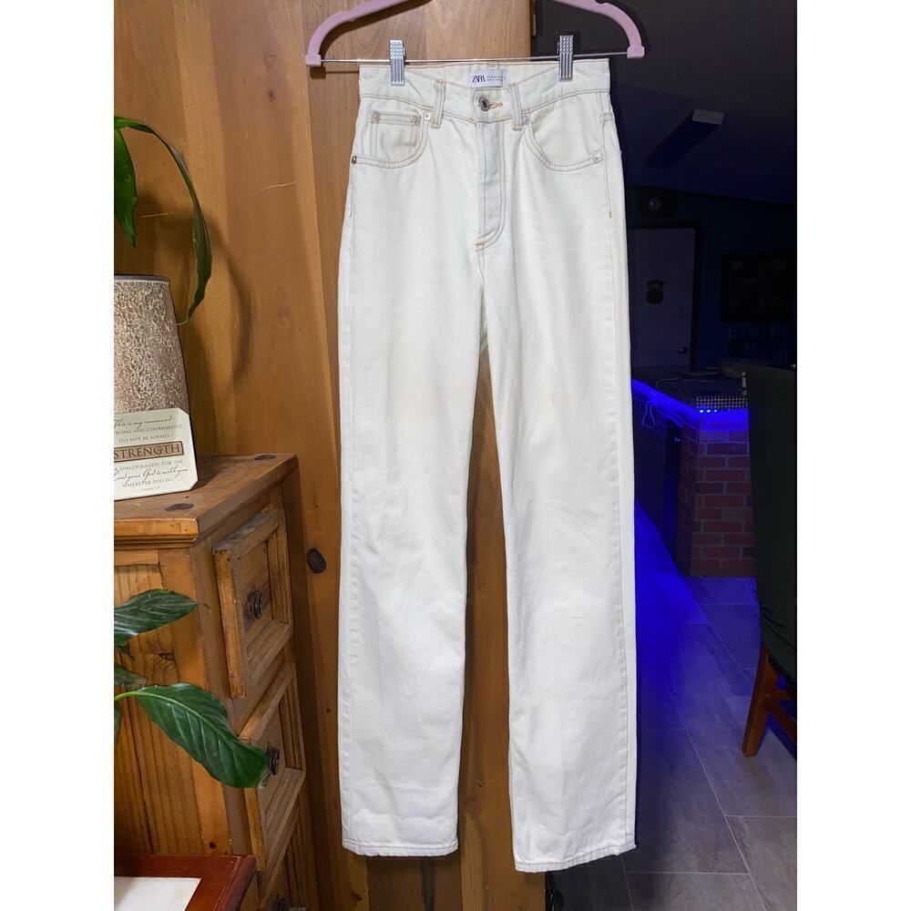 Zara off-white, straight leg jeans made in‎ Bangladesh size 0 ￼